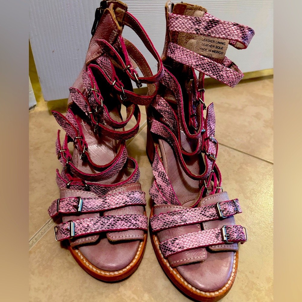 Woman’s Cassandra size 7